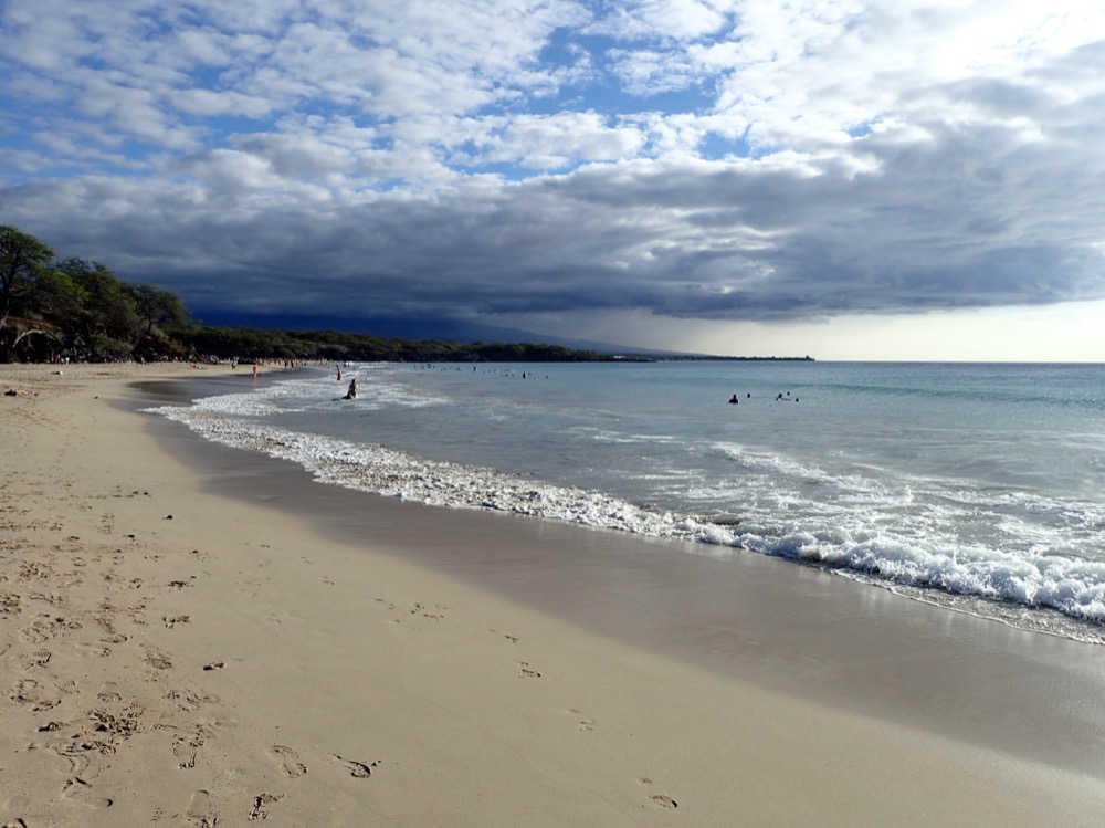 White sand and ocean along Hāpuna Beach