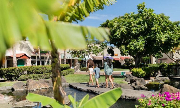 Open-air shopping and tropical landscaping at Queens’ Marketplace