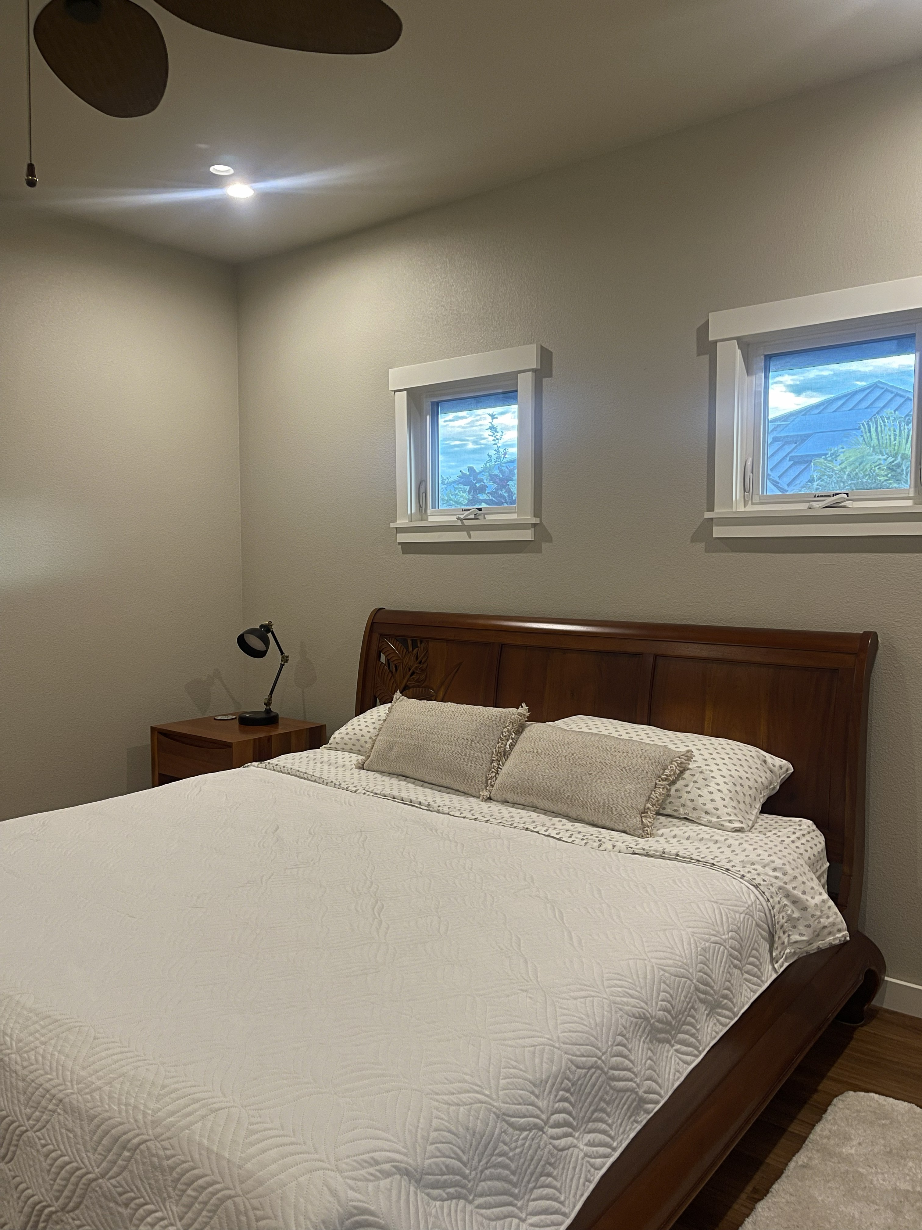 Bedroom with king size bed
